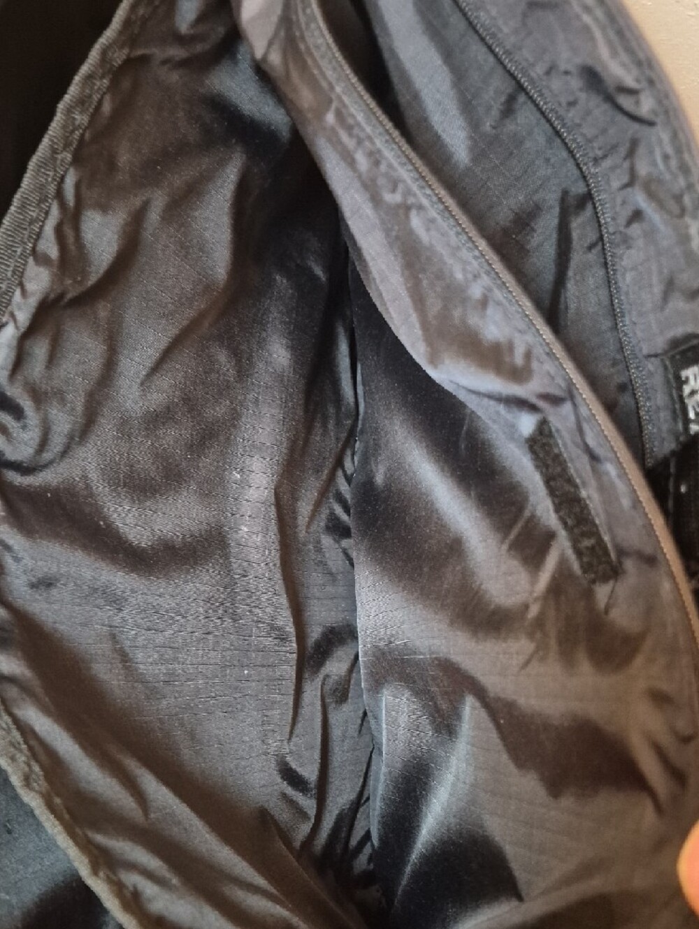 Kenneth Cole Reaction Black Diaper Bag with Adjustable Strap Unisex - Picture 11 of 13